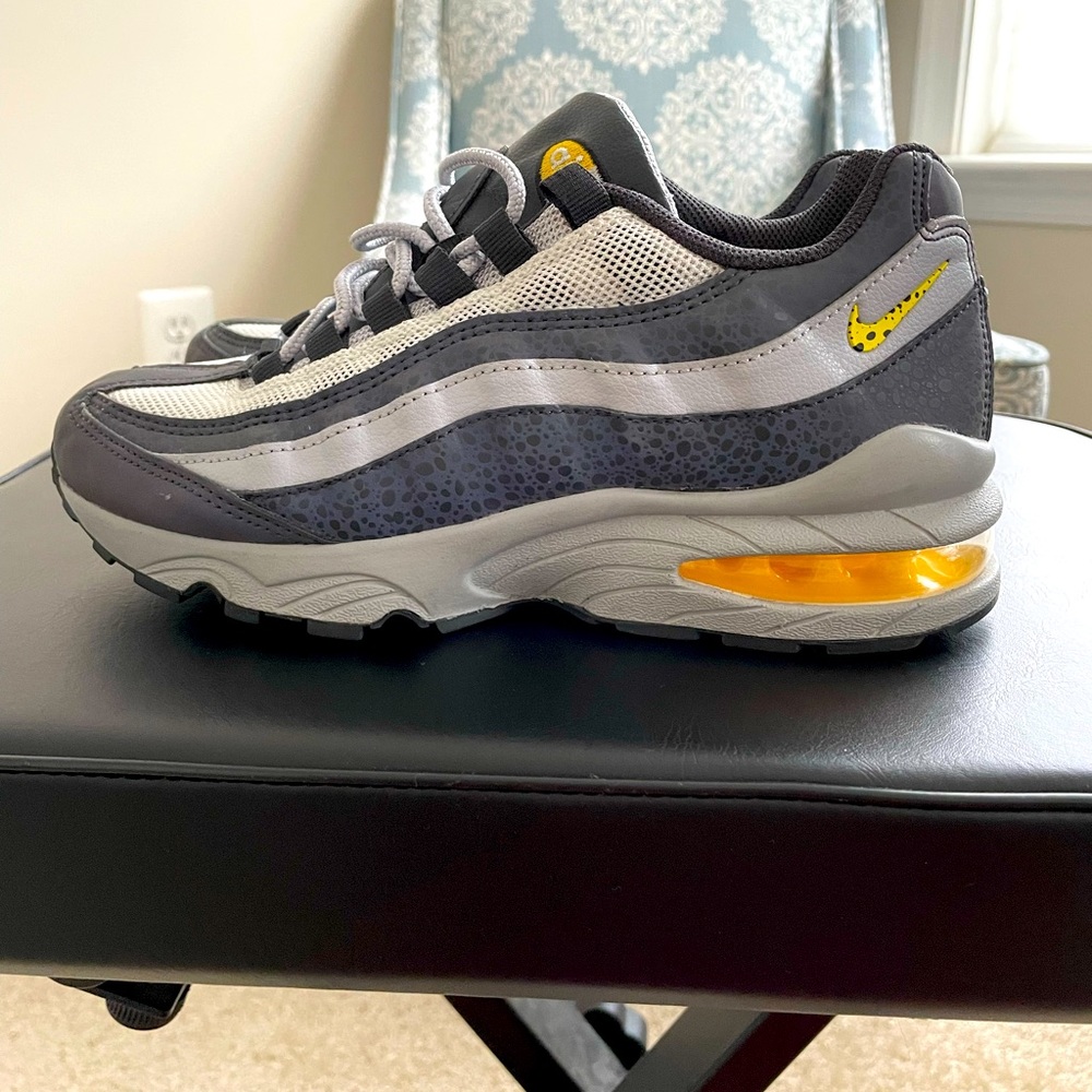 Nike Air Max 95 Noir Dynamic BV1245-001 Size 5Y